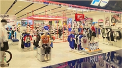 斐乐服装店展柜定制-中强展柜厂