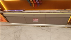 南京中强展柜厂·奢侈品店铺装修展柜定制解决方案