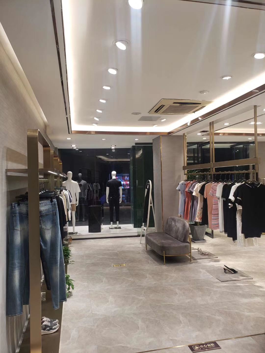 宣城服装店展柜定制业务，哪个公司可以提供