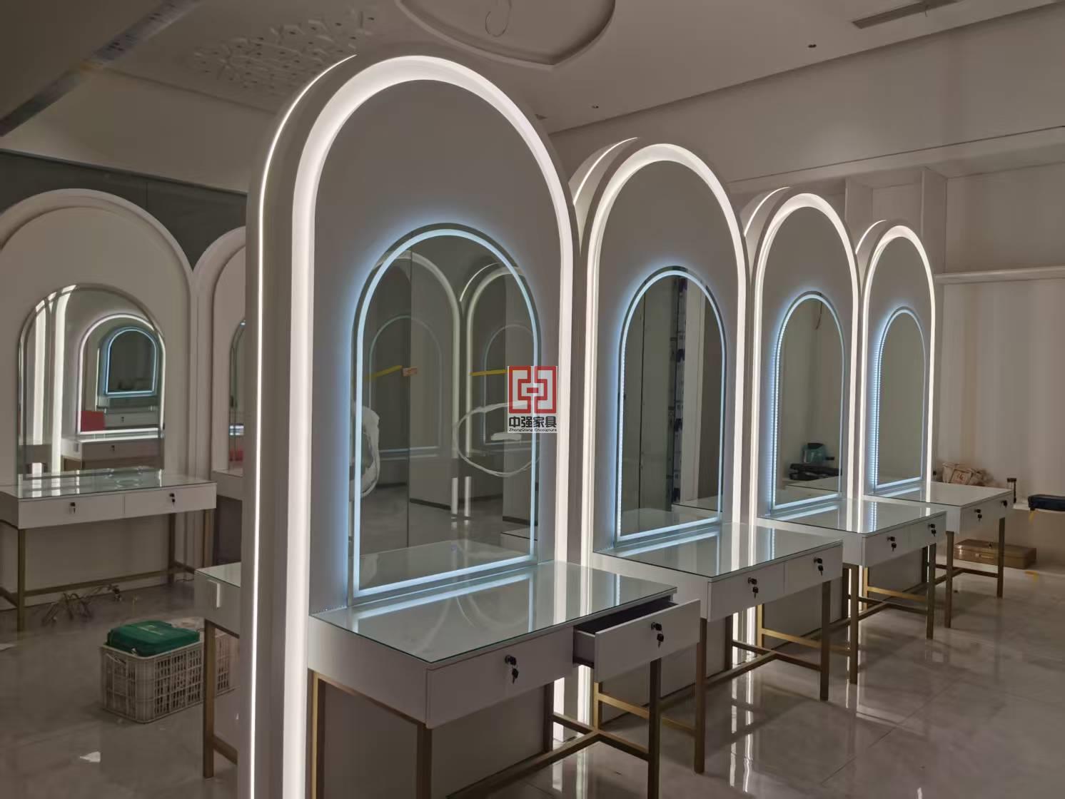 理发店铺装修，烤漆展柜定制，南京中强展柜厂