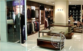 服装展示柜实际图片