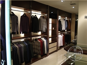 制作设计服装展柜图片