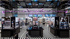 韩国：Betwin是一家拥有几何糖果条纹的美容店_6