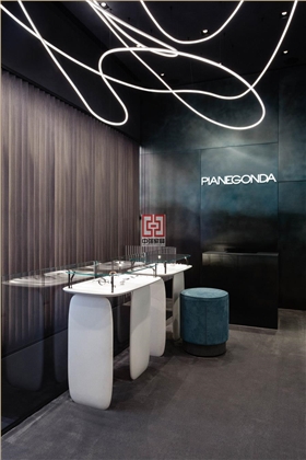 德卡斯特利的PIANEGONDA商店_3